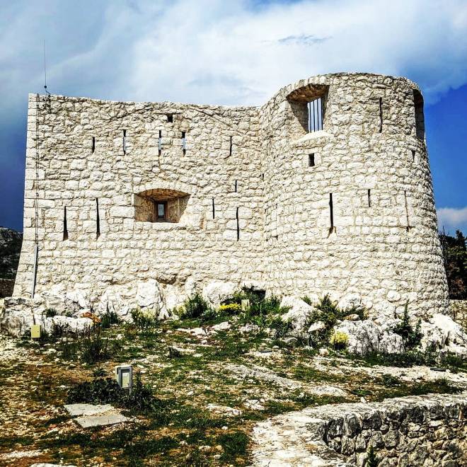 Besac, Montenegro - Monterrasol private tours to Besac, Montenegro. Travel agency offers custom private car tours to see Besac in Montenegro. Order custom private tour to Besac with departure date on request.