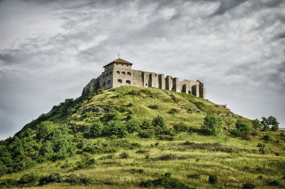 Sümeg (Sumeg), Hungary - Monterrasol private tours to Hungary. Travel agency offers custom private car tours to see Hungary in Hungary. Order custom private tour to Hungary with departure date on request.