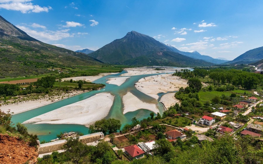 Tepelenë (Tepelene), Albania - Monterrasol private tours to Tepelenë (Tepelene), Albania. Travel agency offers custom private car tours to see Tepelenë (Tepelene) in Albania. Order custom private tour to Tepelenë (Tepelene) with departure date on request.